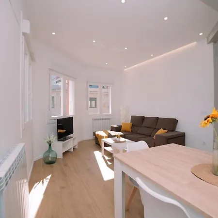 Centrico Con Luz Y Belleza By Comarca de Vigo